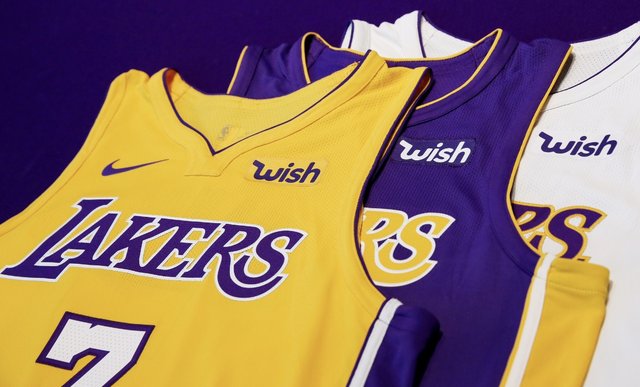 Los Angeles Lakers fecha patrocinio no uniforme