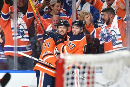 Oilers derrotam Flames na abertura da temporada da NHL - The Playoffs
