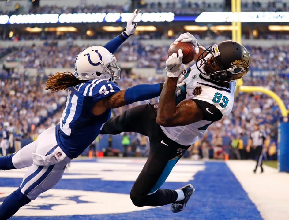 Marcedes Lewis recebe bola na end zone e marca touchdown para Jaguars na Semana 7 da NFL.