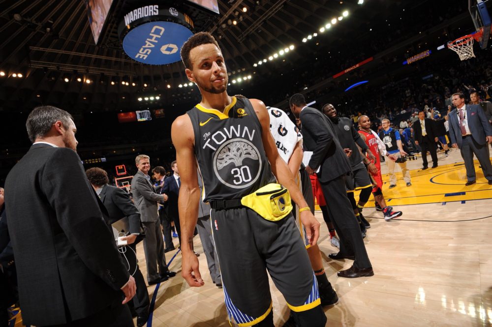 Curry comanda mais uma vitória dos Warriors