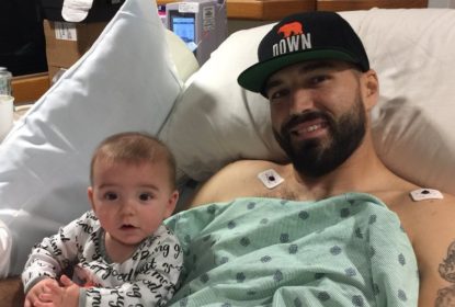 Zach Miller sai do hospital três semanas após grave lesão na perna - The Playoffs