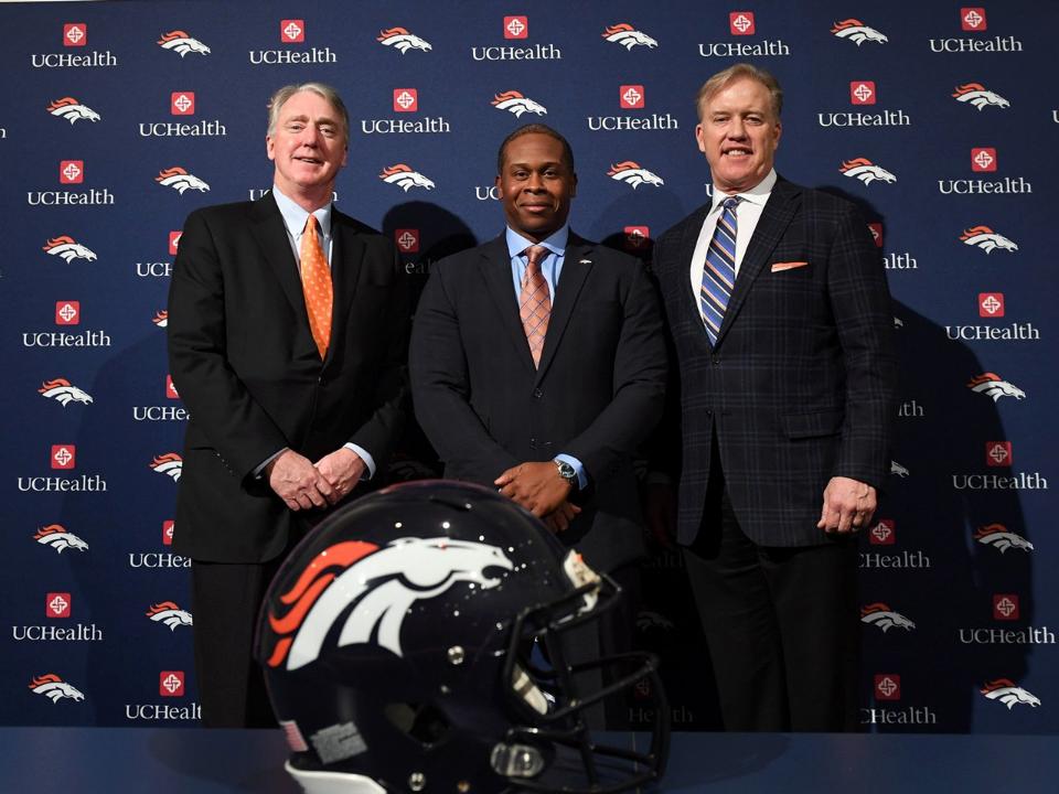 Denver Broncos mantem Vance Joseph como head coach para 2018