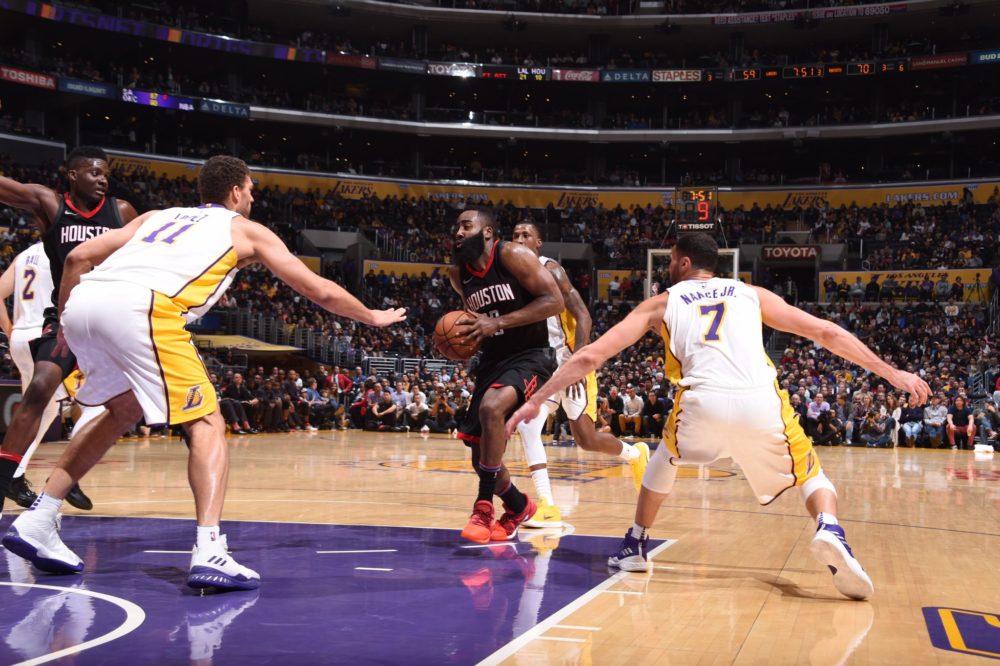 James Harden brilha em vitória dos Rockets sobre os Lakers