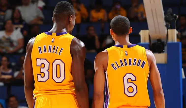 Lakers colocam Clarkson, Randle e Nance Jr. como disponíveis para troca