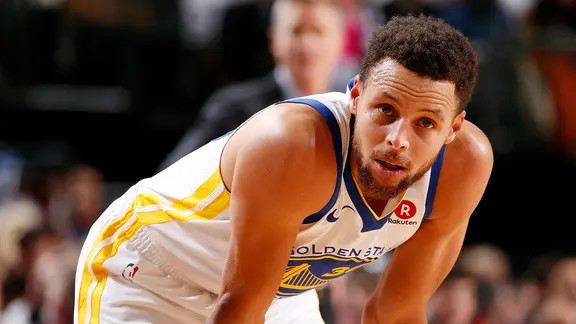 Com 45 pontos de Curry, Warriors vencem Clippers