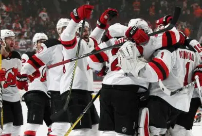 Gol de Drew Stafford nos shootouts dá vitória aos Devils sobre os Flyers - The Playoffs