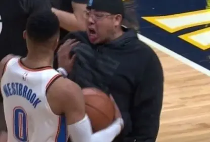 VÍDEO: Westbrook empurra torcedor após ele gritar na sua cara - The Playoffs