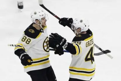 De virada, Boston Bruins vence Carolina Hurricanes - The Playoffs