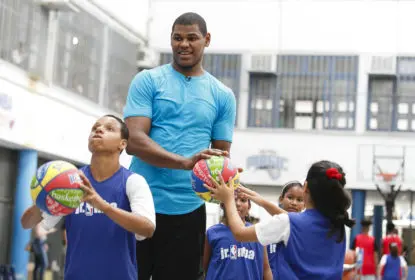 Cristiano Felício participa de clínica de basquete com jovens de escolas públicas do Rio de Janeiro - The Playoffs
