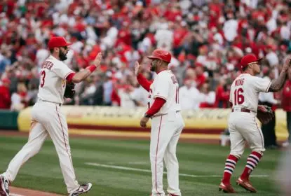 Com 3 home runs, Cardinals batem os Reds em duelo de divisão - The Playoffs