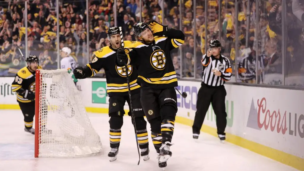 Bruins vencem jogo 2 da série contra os Maple Leafs