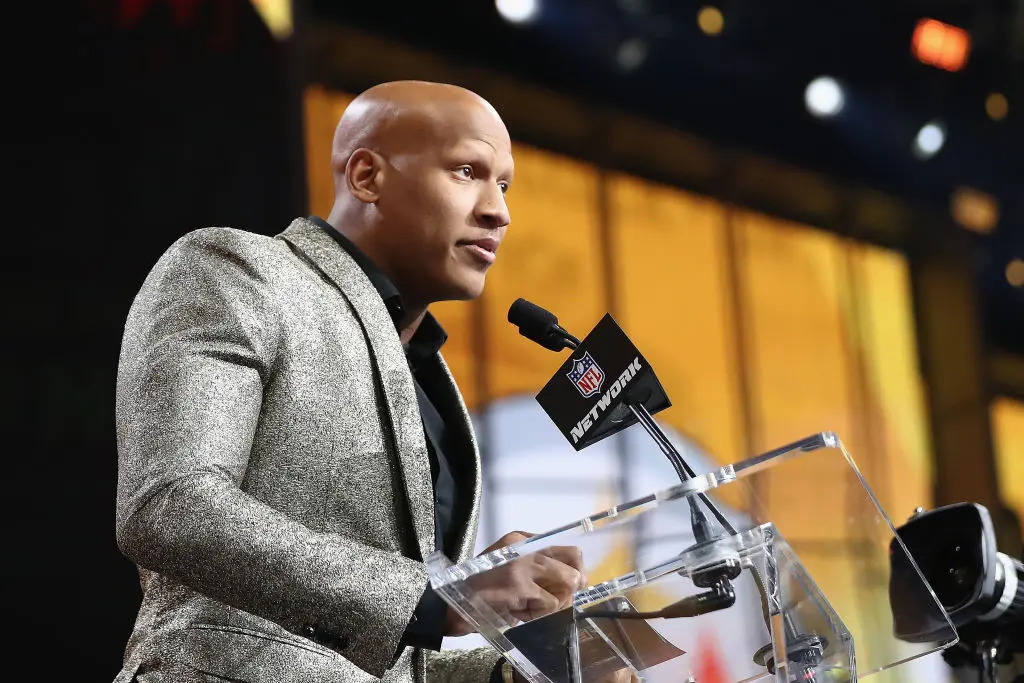 ARLINGTON, TX - APRIL 26: Pittsburgh Steelers linebacker Ryan Shazier announces the Steelers' draft pick during the first round of the 2018 NFL Draft at AT&T Stadium on April 26, 2018 in Arlington, Texas.