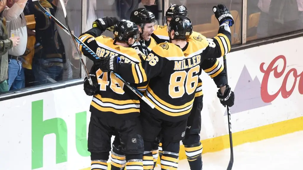 Bruins vencem Maple Leafs em jogo decisivo e seguem nos playoffs