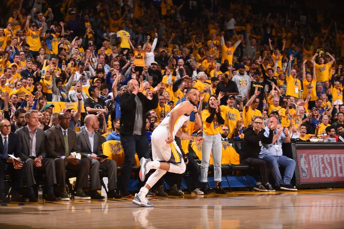 Stephen Curry lidera Warriors em vitória sobre os Rockets