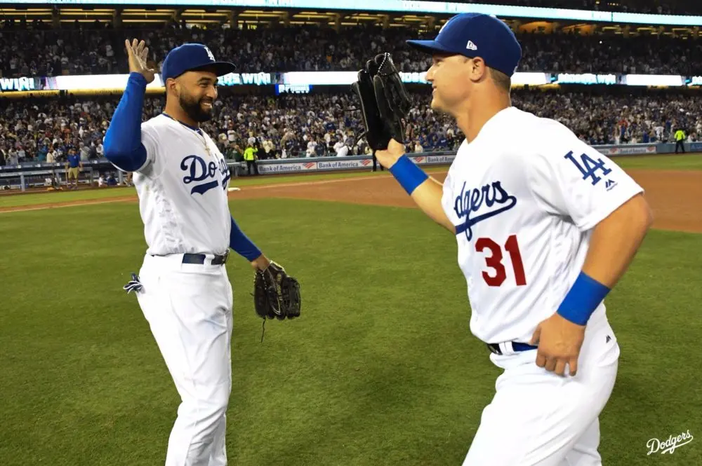 Matt Kemp e Joc Pederson comemoram vitória dos Dodgers