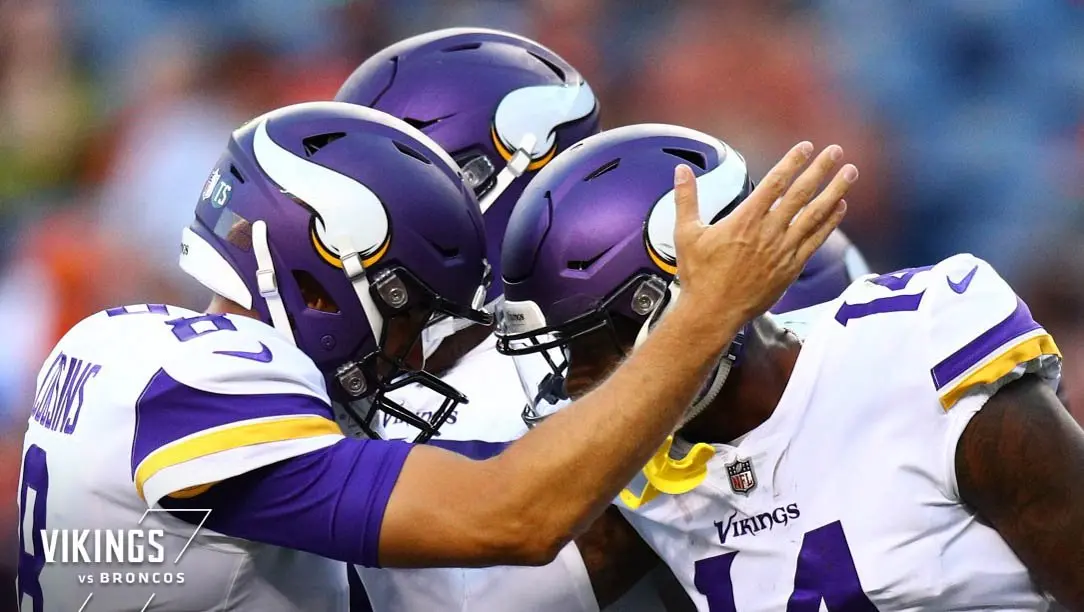 Kirk Cousins comemora touchdown com Stefon Diggs na vitória do Minnesota Vikings sobre o Denver Broncos
