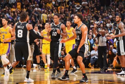Nos últimos segundos da prorrogação, Spurs vencem os Lakers - The Playoffs