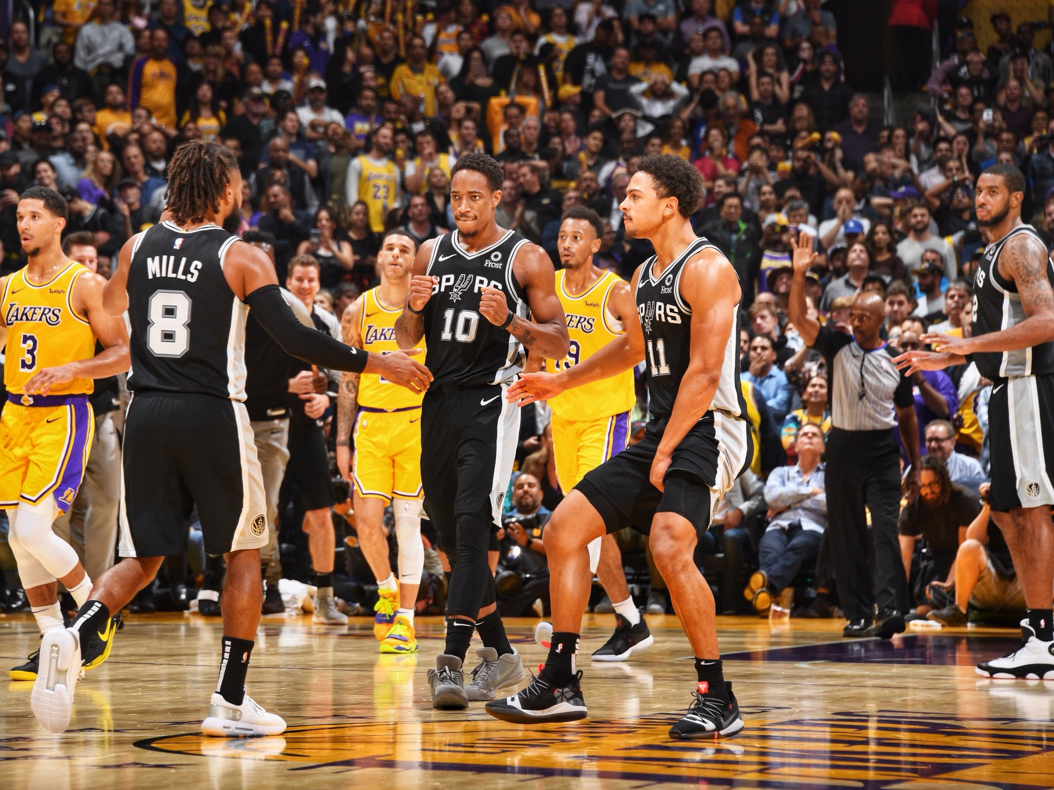 Na prorrogação, San Antonio Spurs vence o Los Angeles Lakers 
