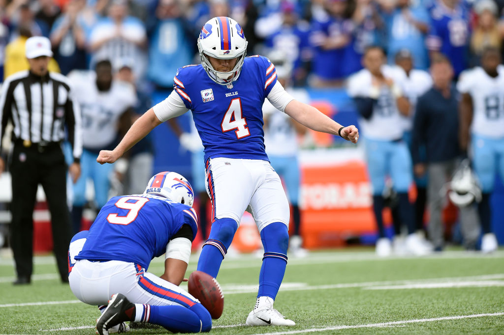 BUFFALO, NY - OCTOBER 07: Kicker Stephen Hauschka #4 of the Buffalo Bills kicks the game-winning field goal against the Tennessee Titans in the fourth quarter at New Era Field on October 7, 2018 in Buffalo, New York