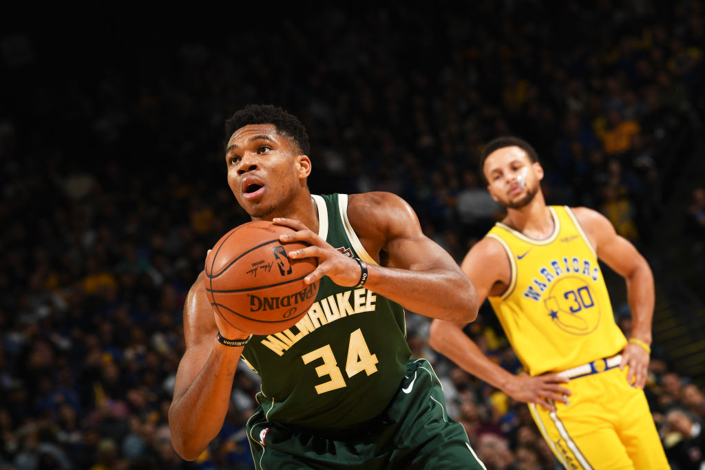 OAKLAND, CA - NOVEMBER 8: Giannis Antetokounmpo #34 of the Milwaukee Bucks shoots the ball against the Golden State Warriors on November 8, 2018 at ORACLE Arena in Oakland, California