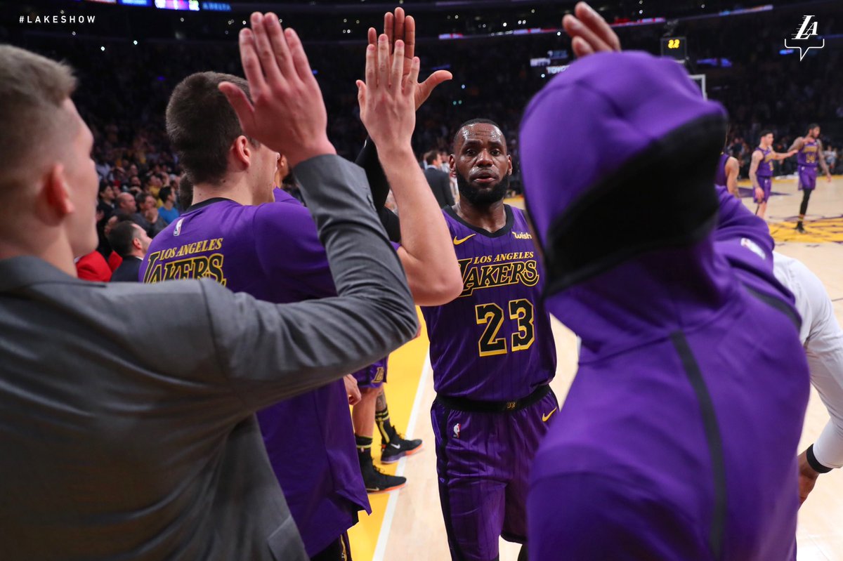 LeBron lidera vitória dos Lakers sobre os Blazers