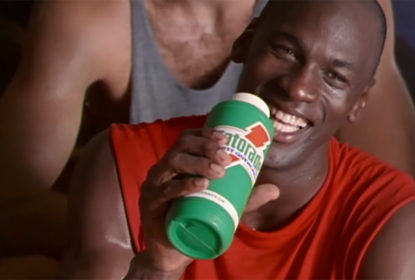 Em final de jogo eletrizante, Michael Jordan rouba a cena com ‘tapa’ em Malik Monk - The Playoffs