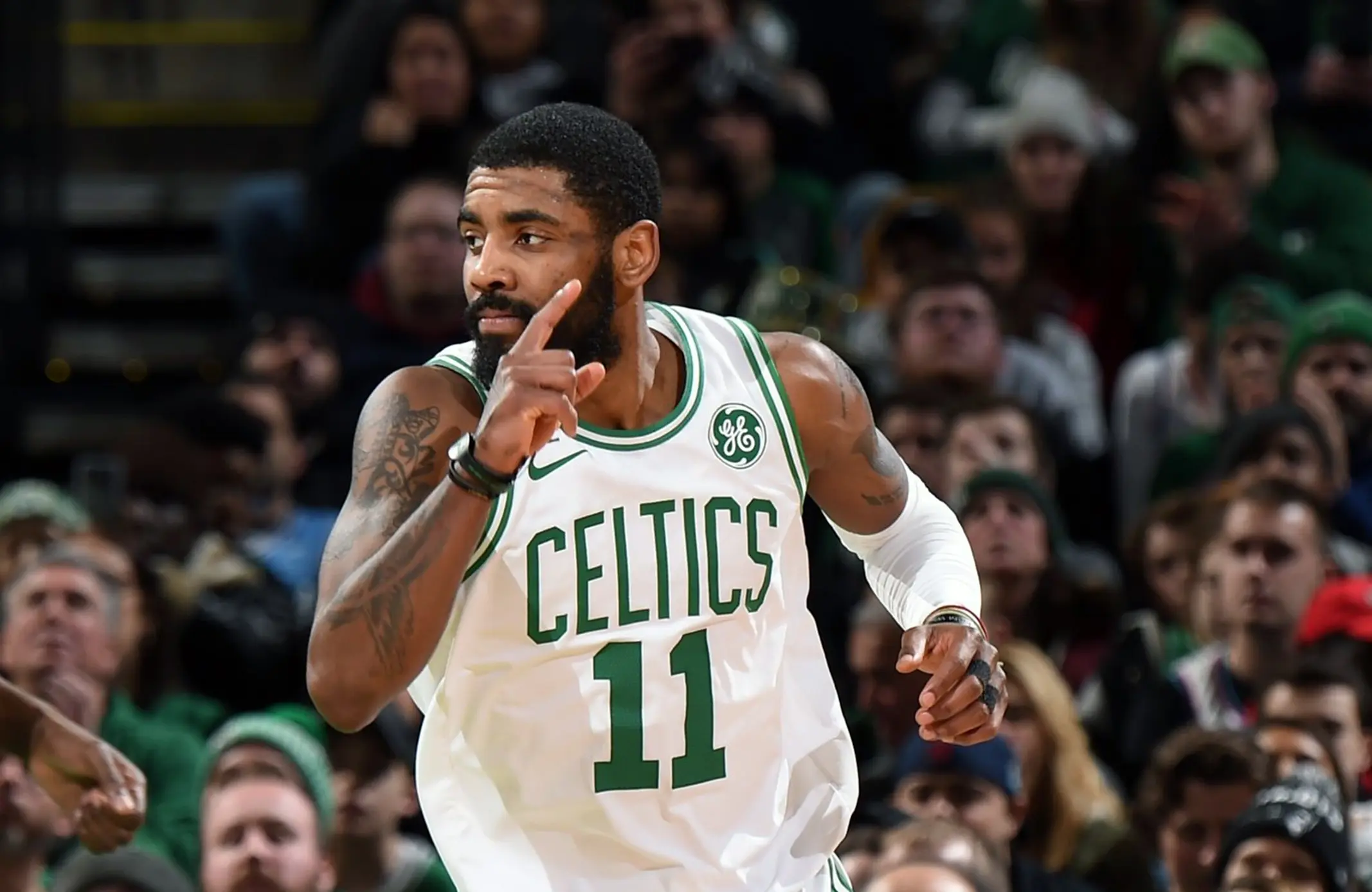Com recorde de Kyrie Irving, Celtics derrotam Heat em casa