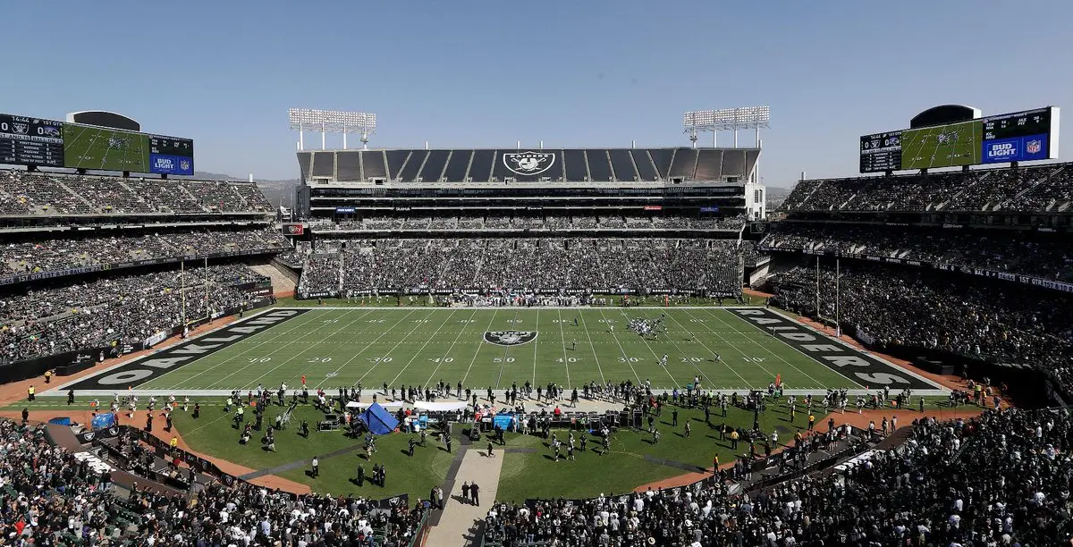 Raiders permanecerão em Oakland para 2019