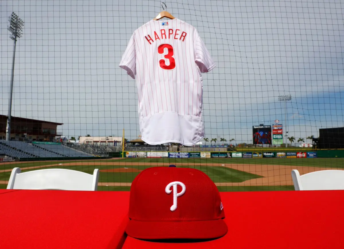 Bryce Harper é apresentado e utilizará camisa 3 no Philadelphia Phillies