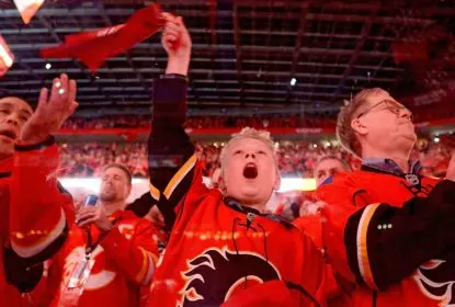 Calgary Flames goleia Colorado Avalanche no primeiro jogo da série - The Playoffs