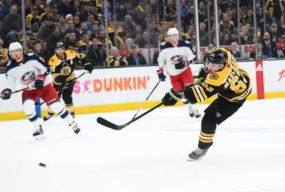 Charlie Coyle decide e Bruins abrem vantagem contra Blue Jackets - The Playoffs