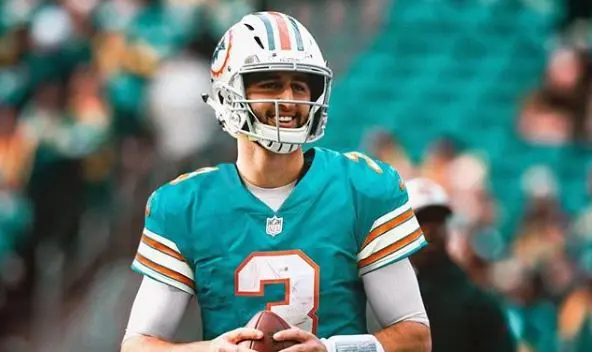 Josh Rosen publica em seu instaram uma montagem com a camisa do Miami Dolphins