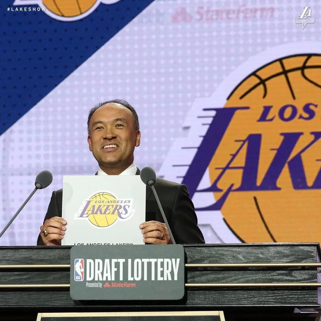 GM dos Lakers está aberto a receber propostas pela escolha de Draft