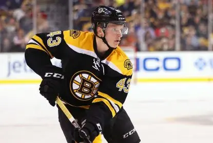 Danton Heinen renova com o Boston Bruins - The Playoffs