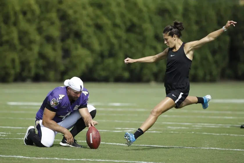 Carli Lloyd recebeu proposta para jogar como kicker na semana 4 da pré-temporada da NFL 2019