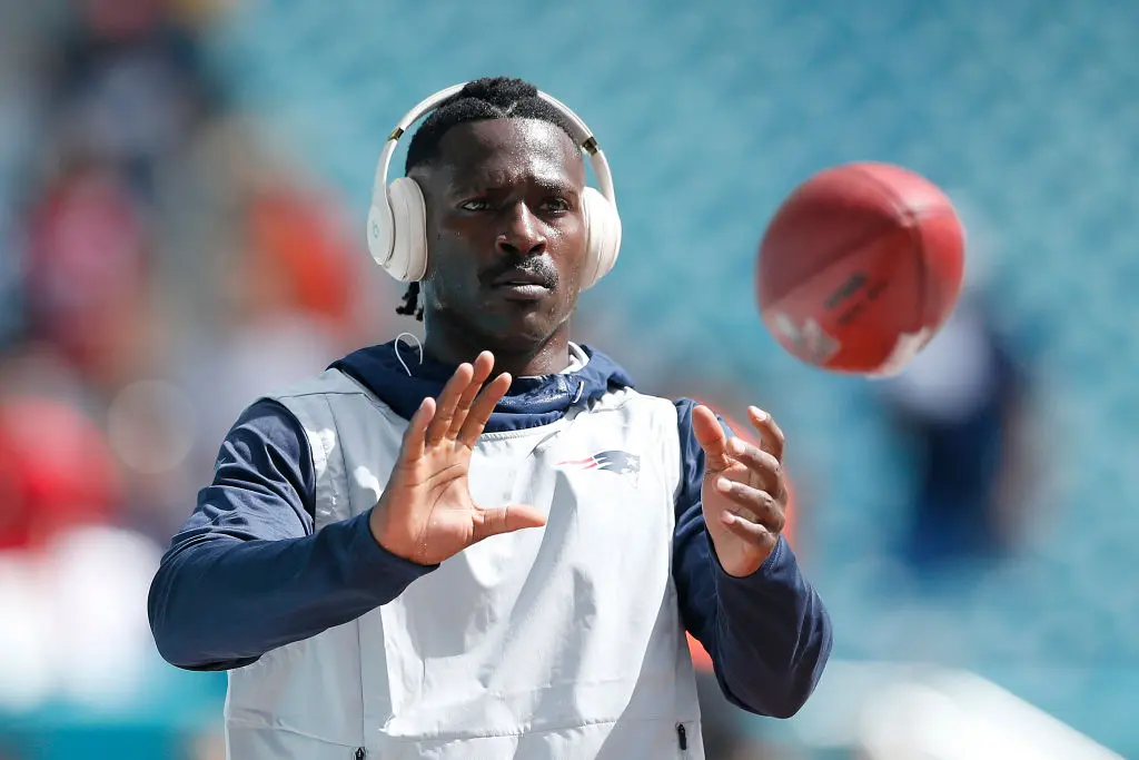 MIAMI, FLORIDA - SEPTEMBER 15: Antonio Brown #17 of the New England Patriots warms up prior to the game between the Miami Dolphins and the New England Patriots at Hard Rock Stadium on September 15, 2019 in Miami, Florida