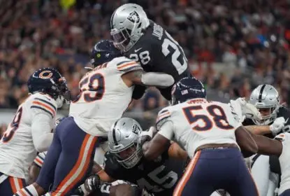 Linha ofensiva apaga Khalil Mack, pavimenta o jogo terrestre e lidera vitória dos Raiders sobre os Bears - The Playoffs