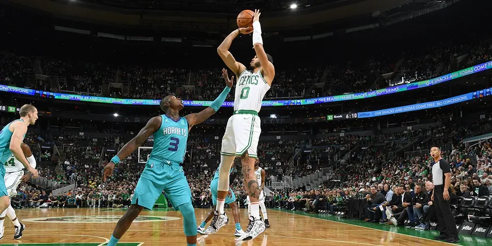 Tatum lidera vitória dos Celtics sobre os Hornets