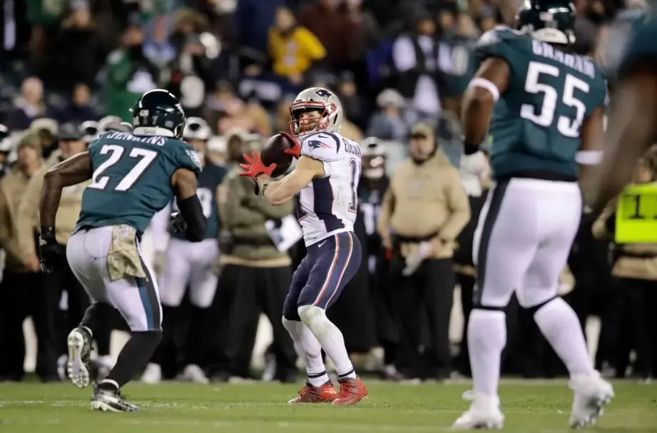 Julian Eldeman lança passe para TD em vitória do New England Patriots contra o Philadelphia Eagles