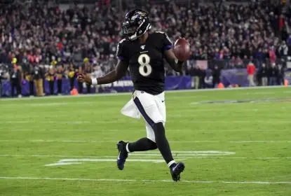 Lamar Jackson em ação pelo Baltimore Ravens vs New England Patriots pela semana 9 da NFL