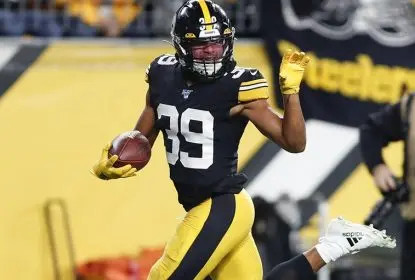 Minkah Fitzpatrick em ação pelo Pittsburgh Steelers pela semana 10 da NFL