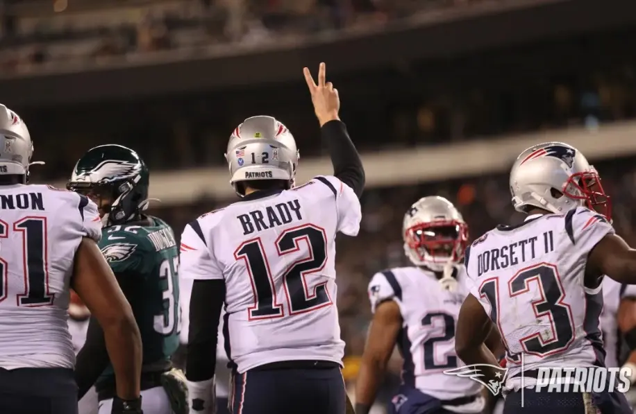 Tom Brady comemora vitória do New England Patriots contra o Philadelphia Eagles pela semana 11 da NFL