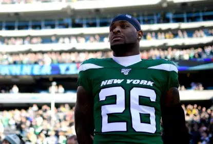 EAST RUTHERFORD, NEW JERSEY - DECEMBER 22: Le'Veon Bell #26 of the New York Jets prior to the game against the Pittsburgh Steelers at MetLife Stadium on December 22, 2019 in East Rutherford, New Jersey