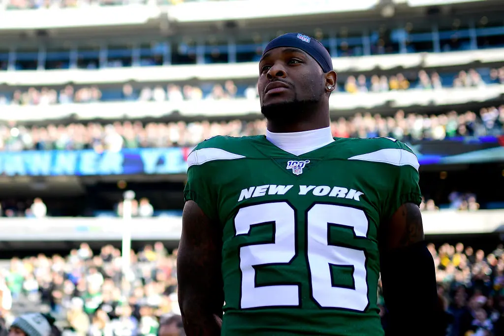EAST RUTHERFORD, NEW JERSEY - DECEMBER 22: Le'Veon Bell #26 of the New York Jets prior to the game against the Pittsburgh Steelers at MetLife Stadium on December 22, 2019 in East Rutherford, New Jersey