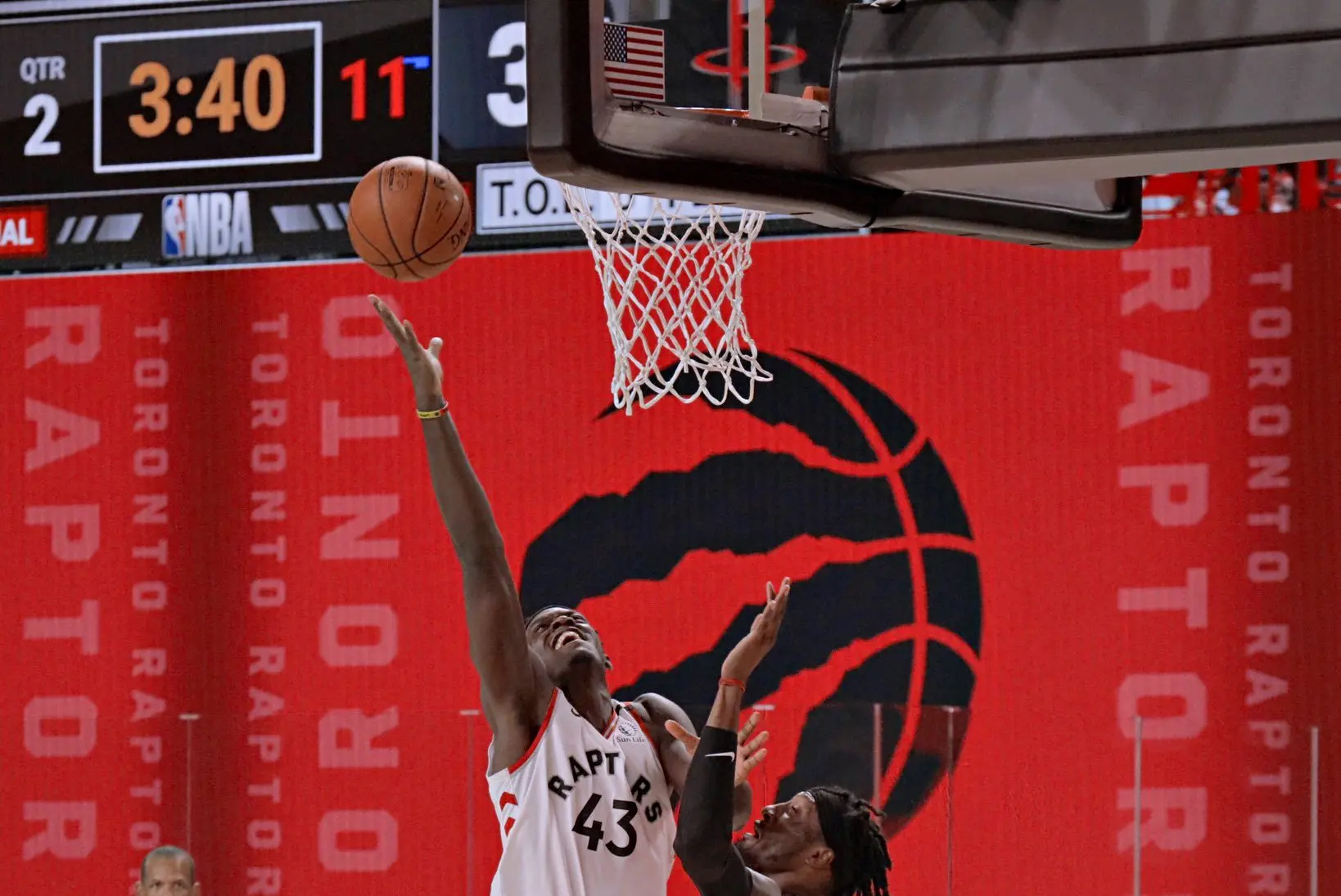 Harden anota duplo-duplo, mas Raptors vencem Rockets em amistoso na 'bolha'