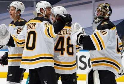 Mesmo desfalcado, Bruins vencem Hurricanes e lideram série - The Playoffs