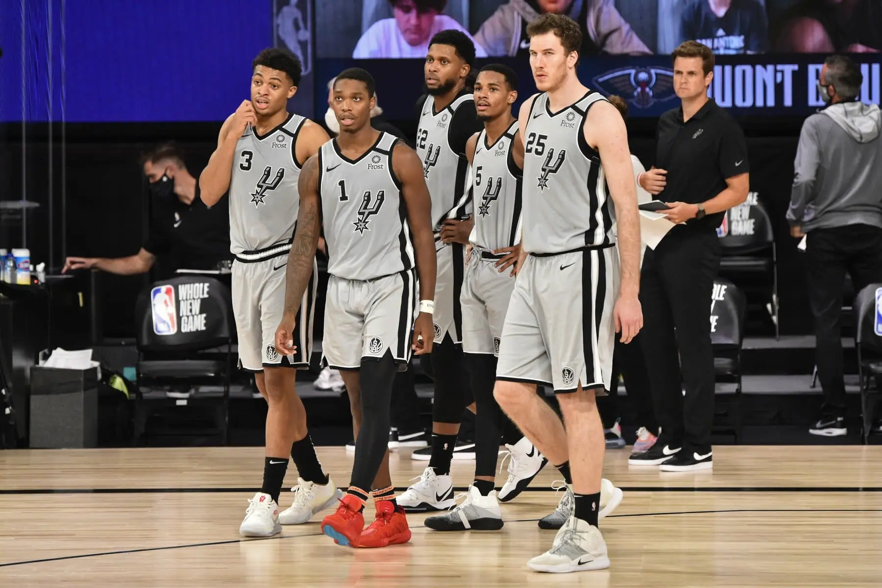 Spurs vencem Pelicans e se aproximam de 8ª posição do Oeste