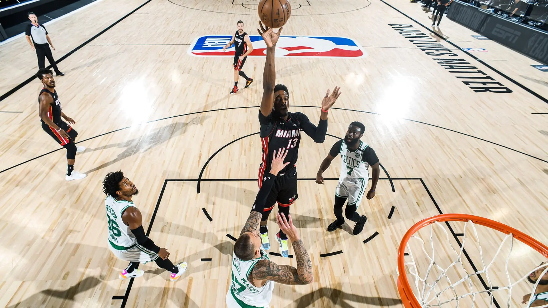 Adebayo lidera Heat em vitória sobre os Celtics
