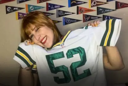Conheça a coleção de camisas da NFL de Mia Mastrocolo - The Playoffs