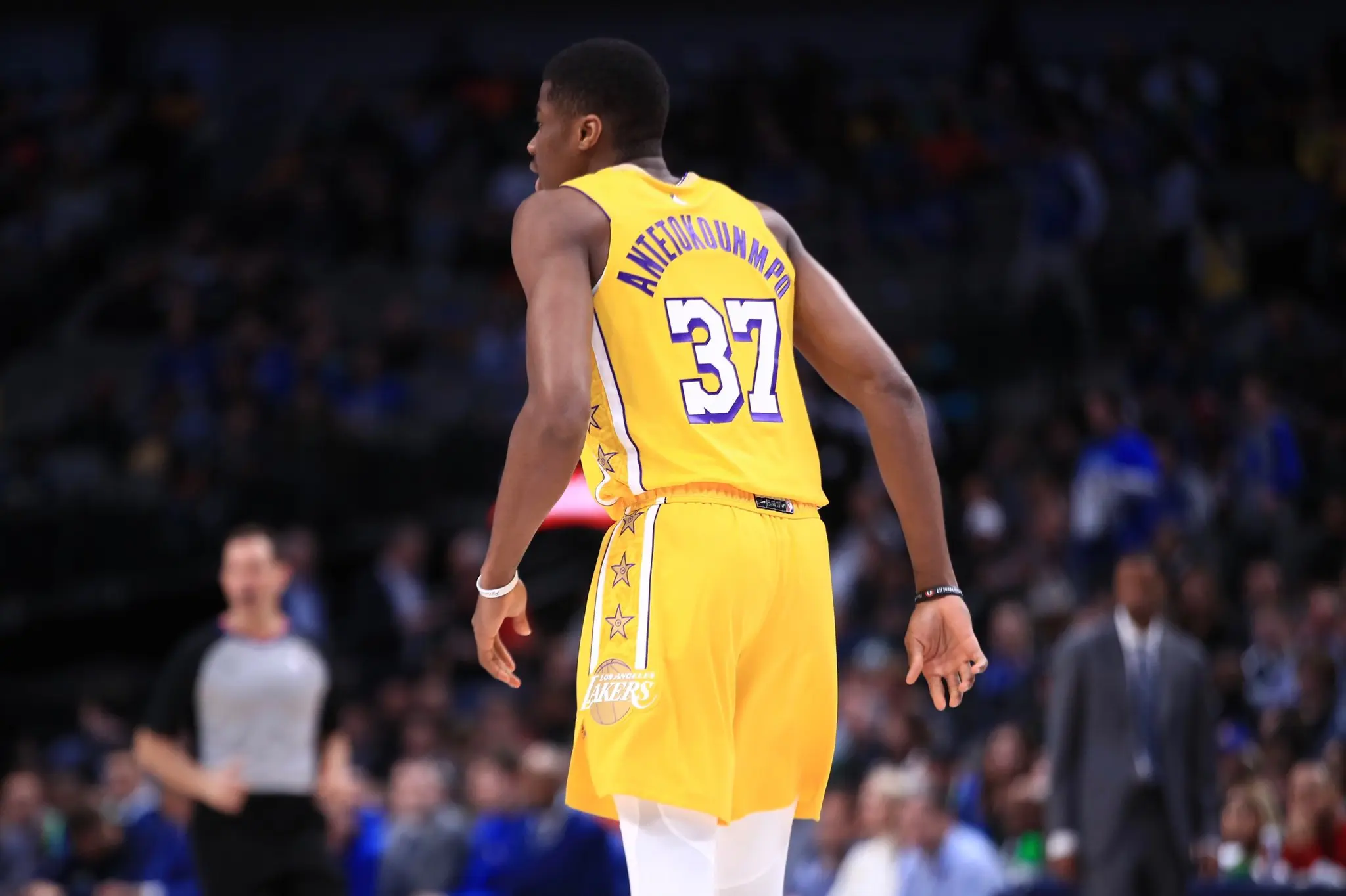 Los Angeles Lakers renova com Kostas Antetokounmpo, irmão mais novo de Giannis